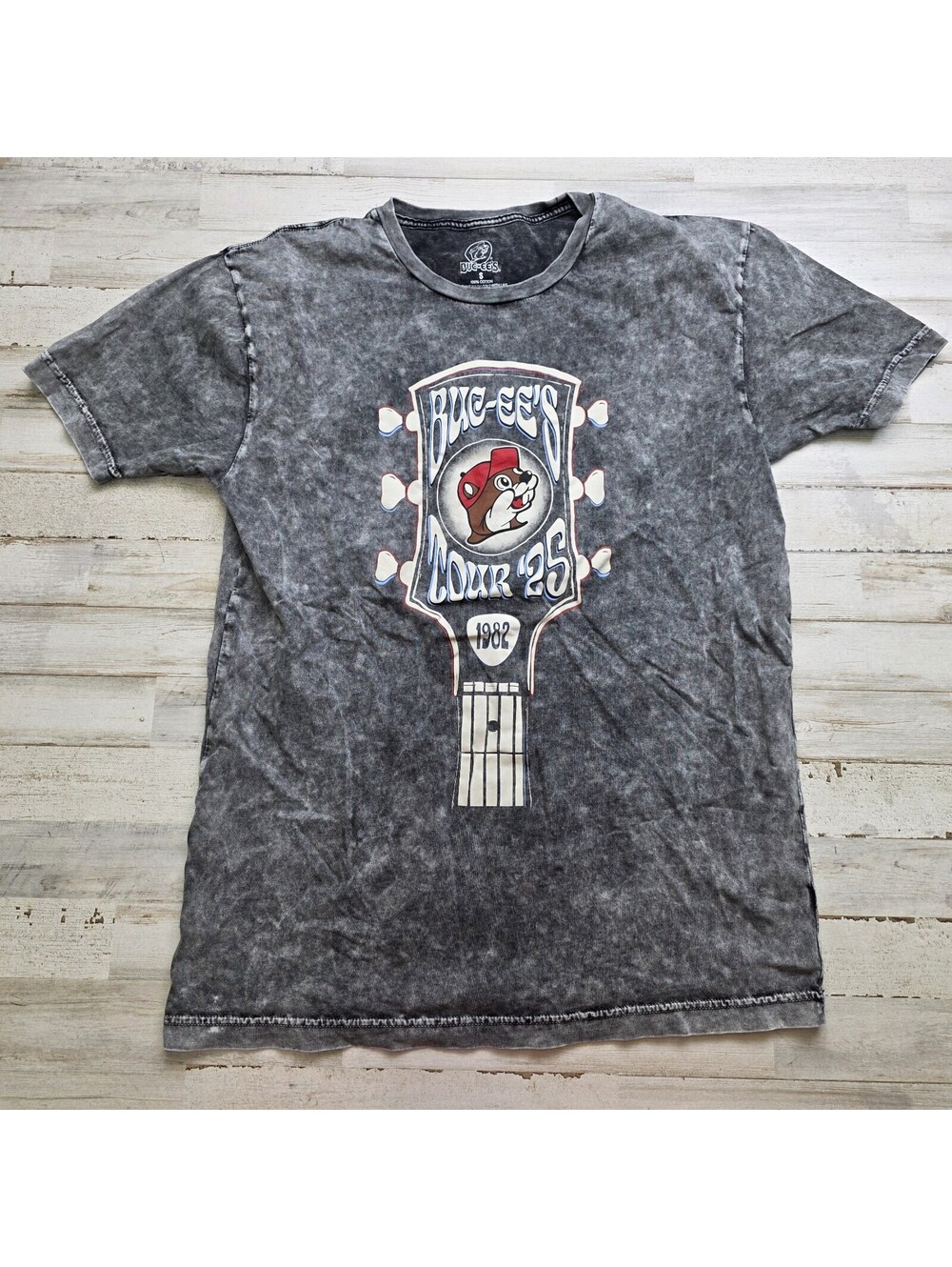Buc-ee's Tour 25 Guitar Graphic T-Shirt Size SM Gray Acid Wash Texas Gas Station